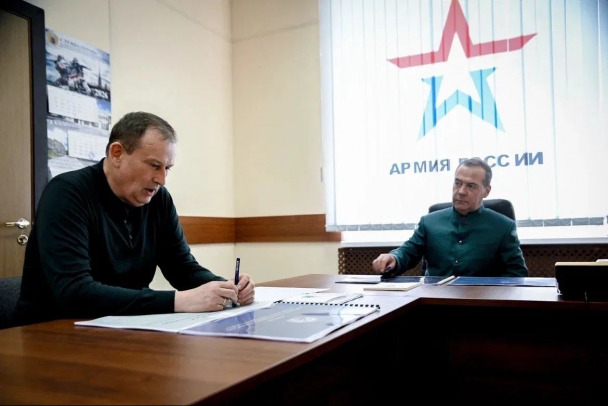 Медведев: Теперь Ленобласть не только приграничный, - прифронтовой район