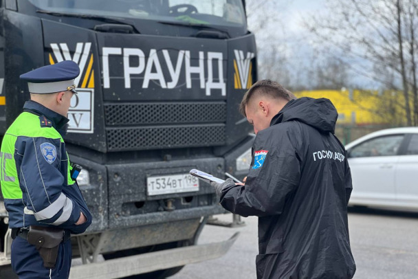 Экомилиция провела рейд в Ломоносовском районе. Два самосвала отправились на спецстоянку