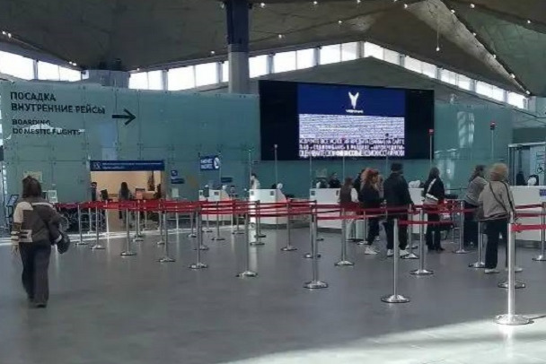 Более 40 рейсов задержано в Пулково из-за атаки БПЛА