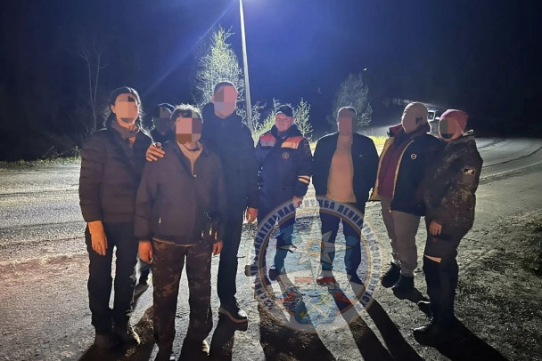 Полицейские и спасатели вернули пенсионерку с прогулки у озера под Приозерском