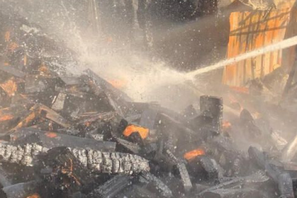 В Торфяновке отходы загорелись в мусоровозе, но водитель не растерялся