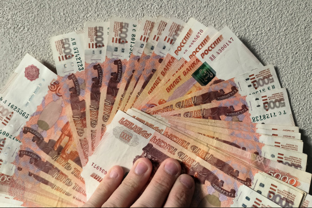 Молодого дропа нашли в Лаголово. Он заезжал за 500 тысячами к пенсионерке в Петербурге