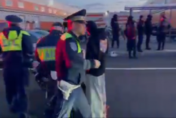 Полиция накрыла сходку байкеров в Петербурге. Изъяли почти 30 мотоциклов, в отделе оказались 14 подростков