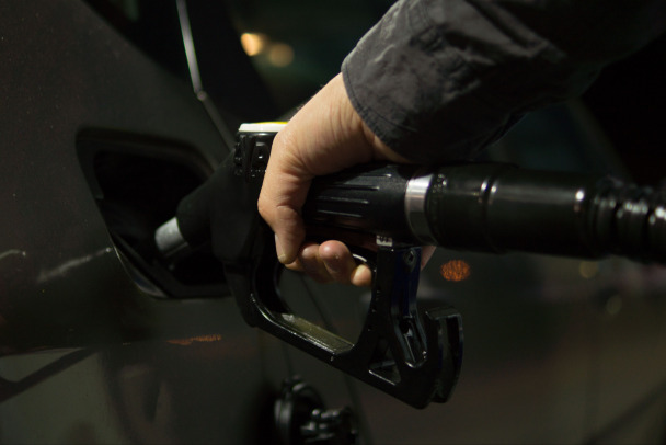 Губернатор Ленобласти: Татнефть снимает ограничения на продажу бензина, но не все