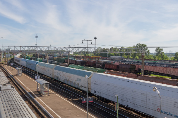 В Оренбургской области грузовой поезд сошел с рельсов