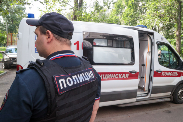Иностранец без прав и подшофе задавил пешехода в садоводстве под Лугой