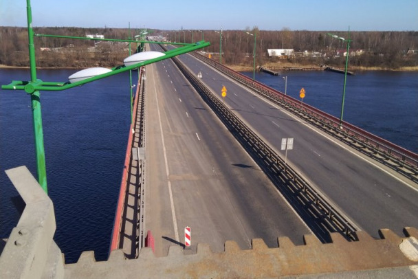Сегодняшнюю разводку Ладожского моста перенесли из-за жары