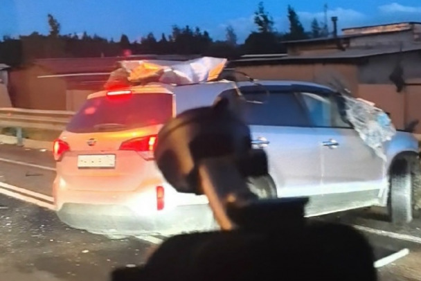 Двое взрослых погибли и трое детей пострадали в ДТП с дорожной службой на КАД у Мурино
