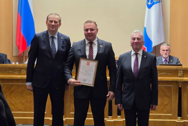 Молчишь, молчишь, бац  награда. За что президент благодарен депутату ЗакСа Ленобласти