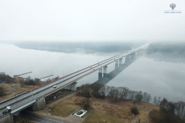 На Ладожском мосту скорректировали график работы реверсивной полосы