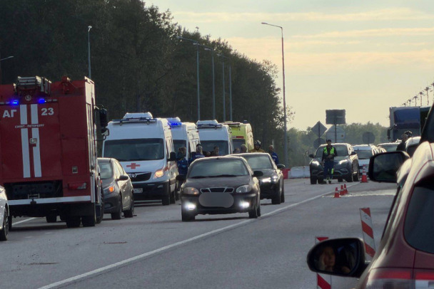 Пять человек пострадали в аварии на КАД
